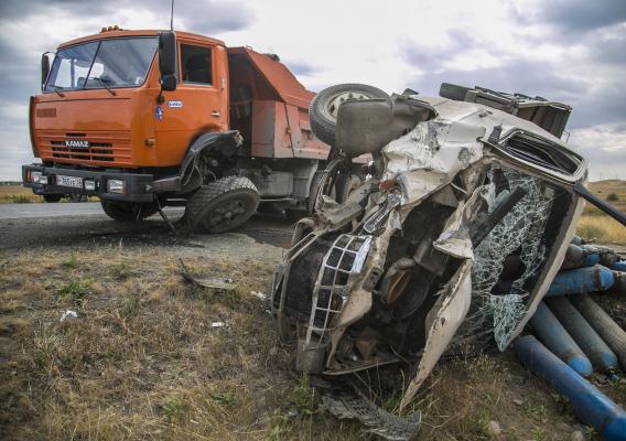 В Чечне в столкновении «ГАЗели» и КАМАЗа погиб мужчина